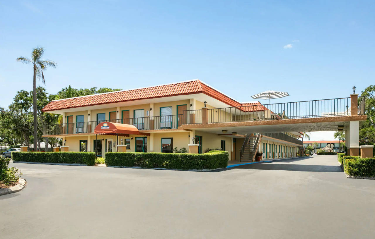 Days Inn By Wyndham Clearwater/Central Exterior photo